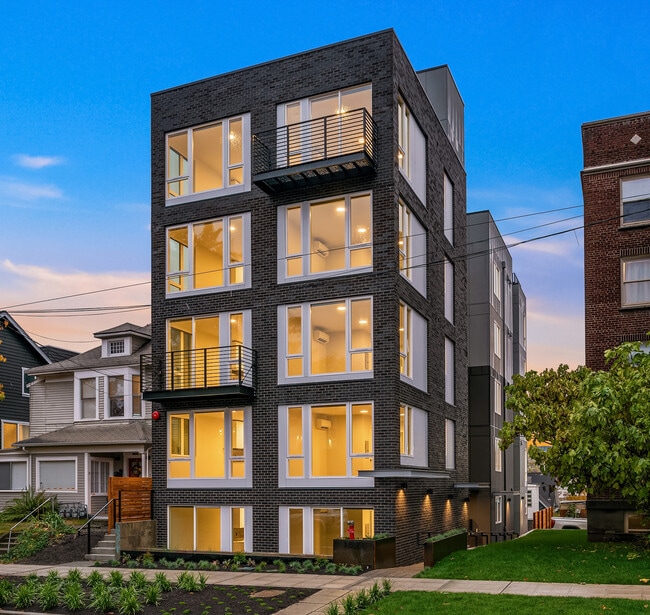 Building Photo - 1821 13th Ave Unit 502