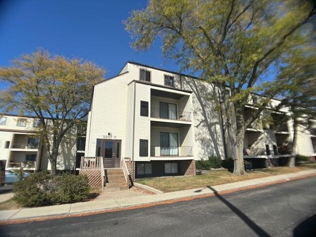 Building Photo - 3207 W Willow Knolls Dr