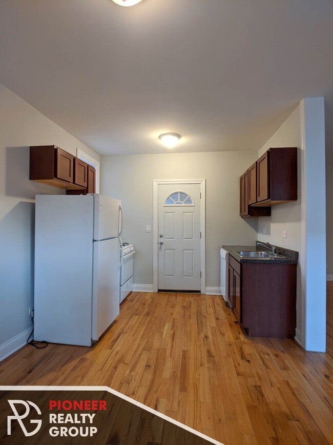 Photo - 630 W Cornelia Ave