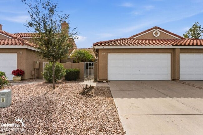 Building Photo - Newly Updated 2Bdm 2Ba Home with Fireplace & Private Patio in Mesa!