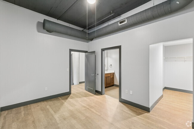 2BR, 2BA - 850SF - Bedroom