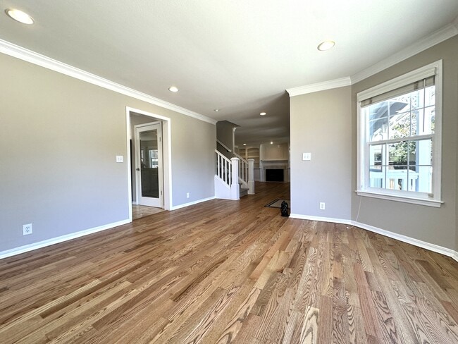 Photo - 604 Village Ct
