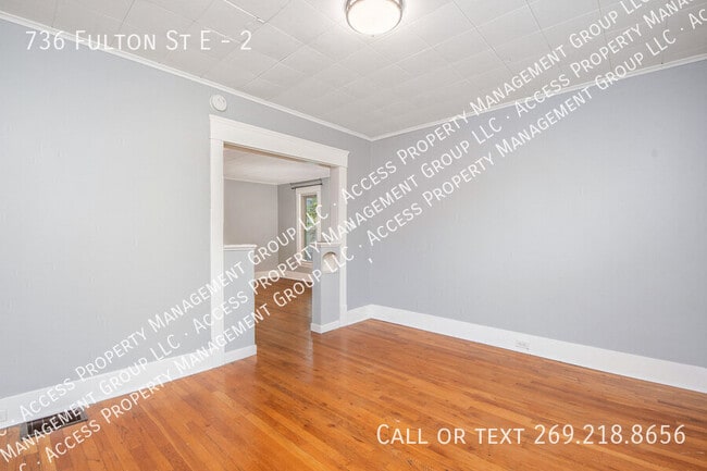 Photo - 736 Fulton St E