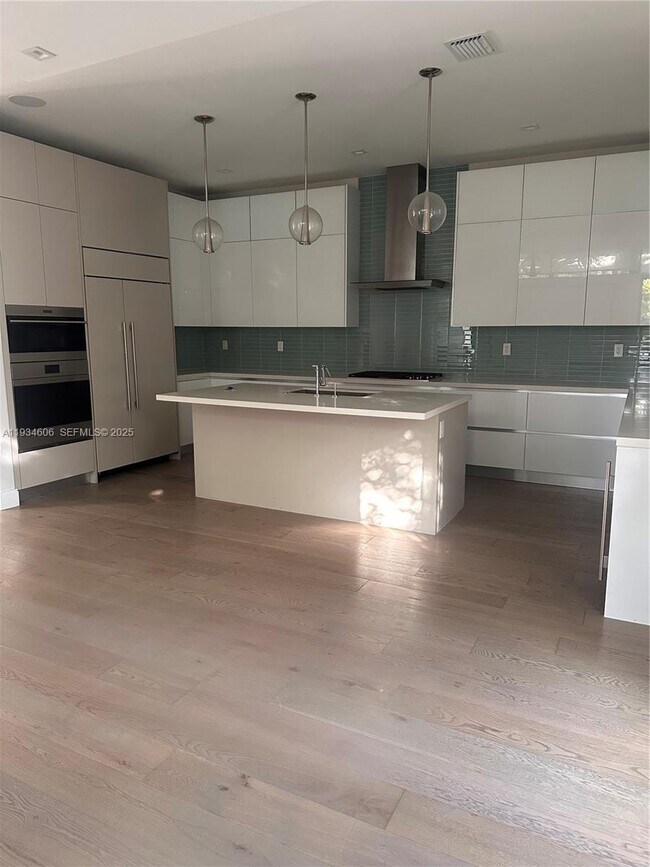 Photo - 8231 NW 48th St