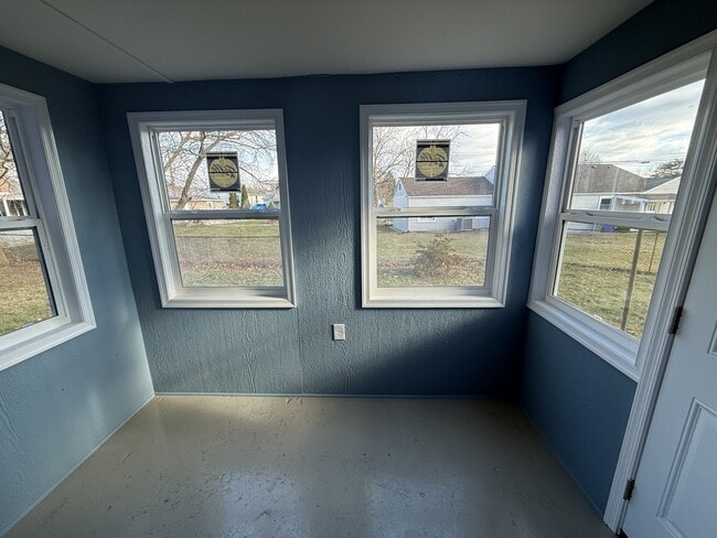 Photo - 513 Stratford Ave