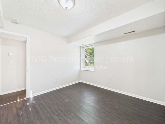Building Photo - 1229 W Hayward Ave Unit C
