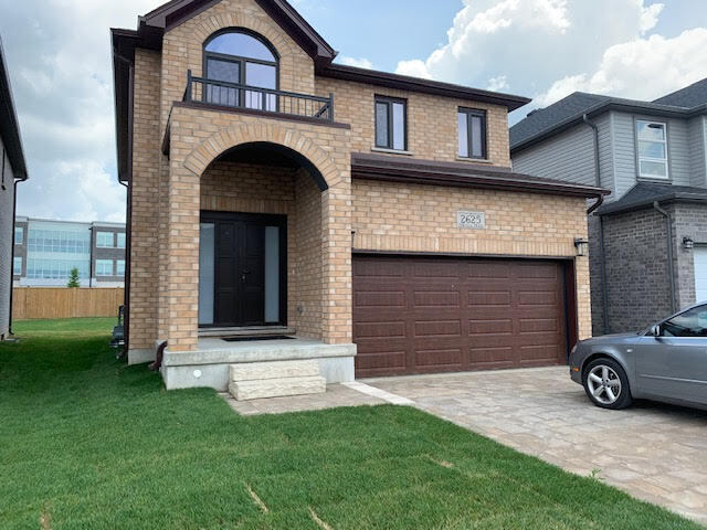 Photo - Executive 3 Bedroom Home for Rent in North London – Fox Hollow