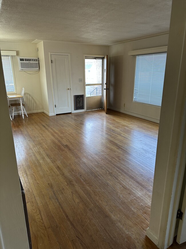 Photo - 363 6th Ave SW