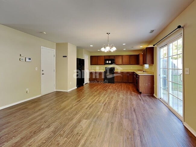 503 Ravenstone Ln