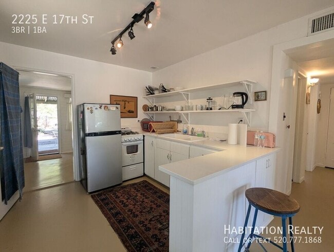 Photo - 2225 E 17th St