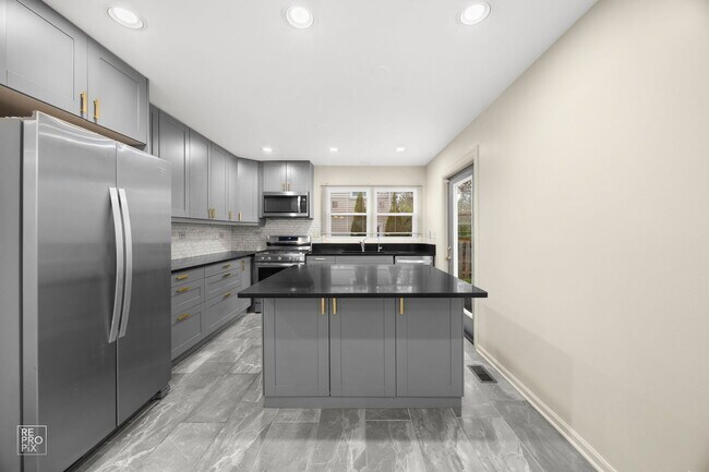 1002 Hobson Dr