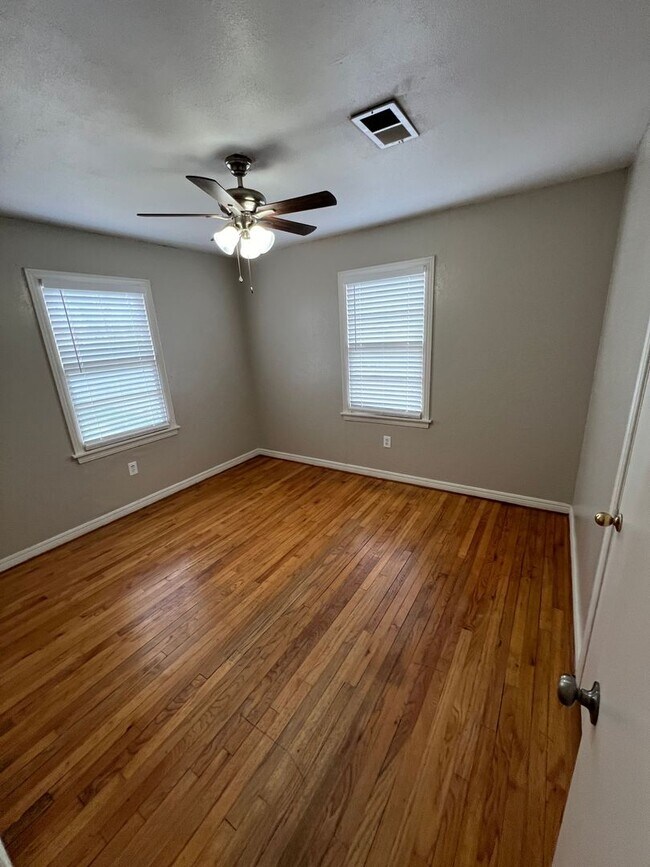 Photo - Pre Leasing for Fall 2026!!