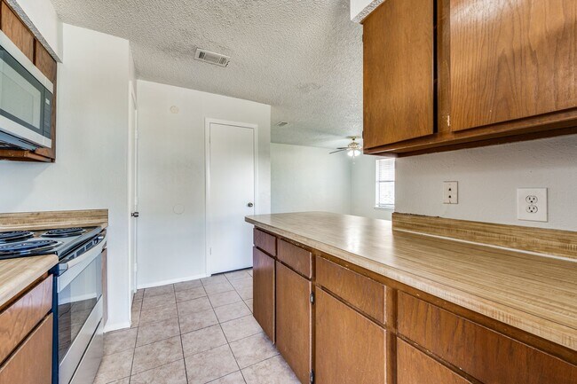 Photo - 2 Bedroom in Irving with Large 2-Car Garage
