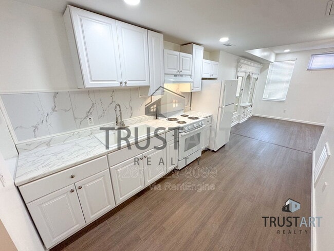 Building Photo - 910 N 41st St Unit 2