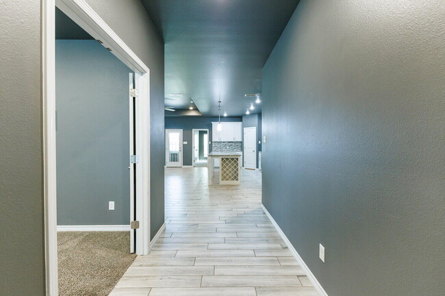 Photo - 10301 Avenue W