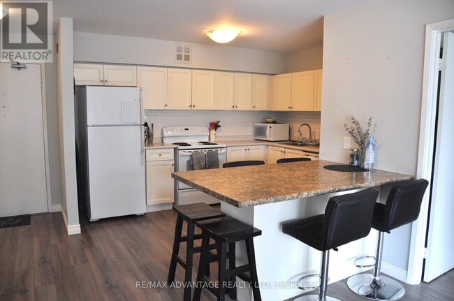 Photo - 9 Jacksway Crescent Unit 211