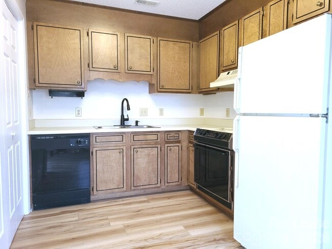 Photo - 2016 Oakdale Rd