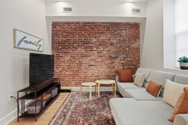 Photo - 1324 E St SE