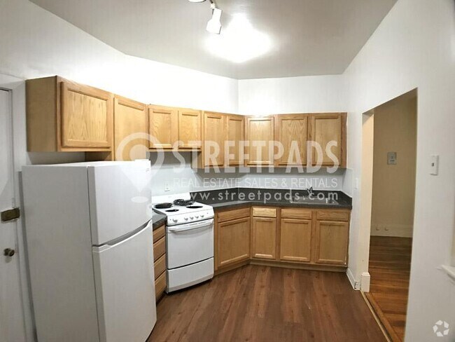 Building Photo - 2 bedroom in Brookline MA 02446 Rental