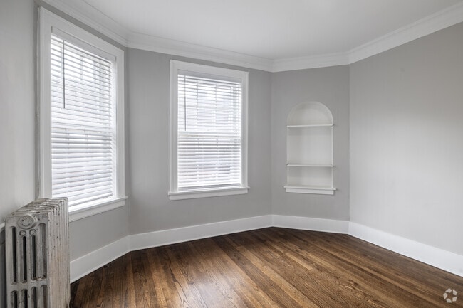 2BR, 1BA - 850SF - Primary Bedroom