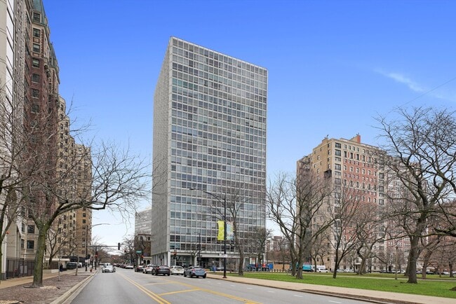 Building Photo - 2400 N Lakeview Ave Unit 317 Rental