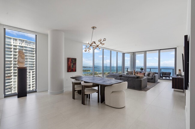 Photo - 301 1st St S