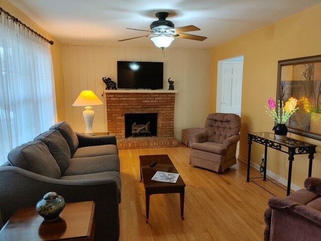 Photo - 1706 Forest Hills Dr