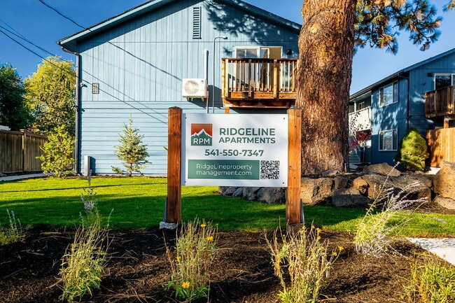 Building Photo - Affordable, Attractive 2-bed in a small Complex