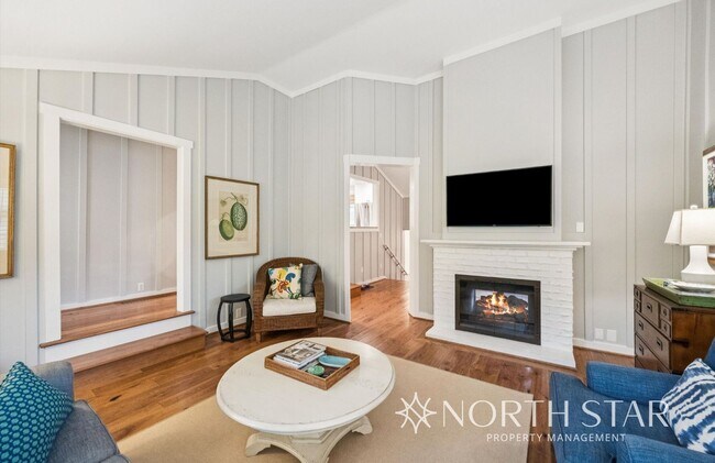 Photo - Charming 4-Bedroom Cottage in the Heart of... House