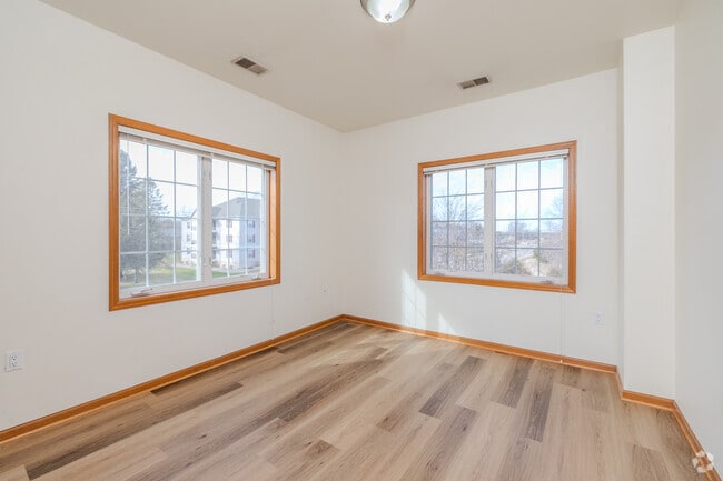 2BR, 1BA - 900SF - Bedroom - The Commons of Foxboro
