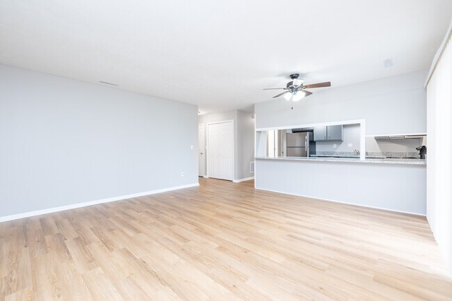 Photo - Shady Lane Unidad 323