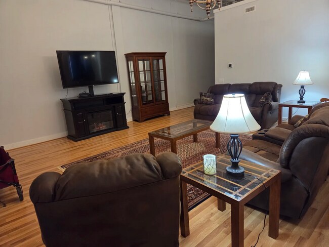 Photo - 215 S Jefferson Ave