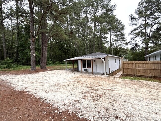 Building Photo - 961 Robertson St Rental