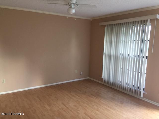 Photo - 106 Village Ln