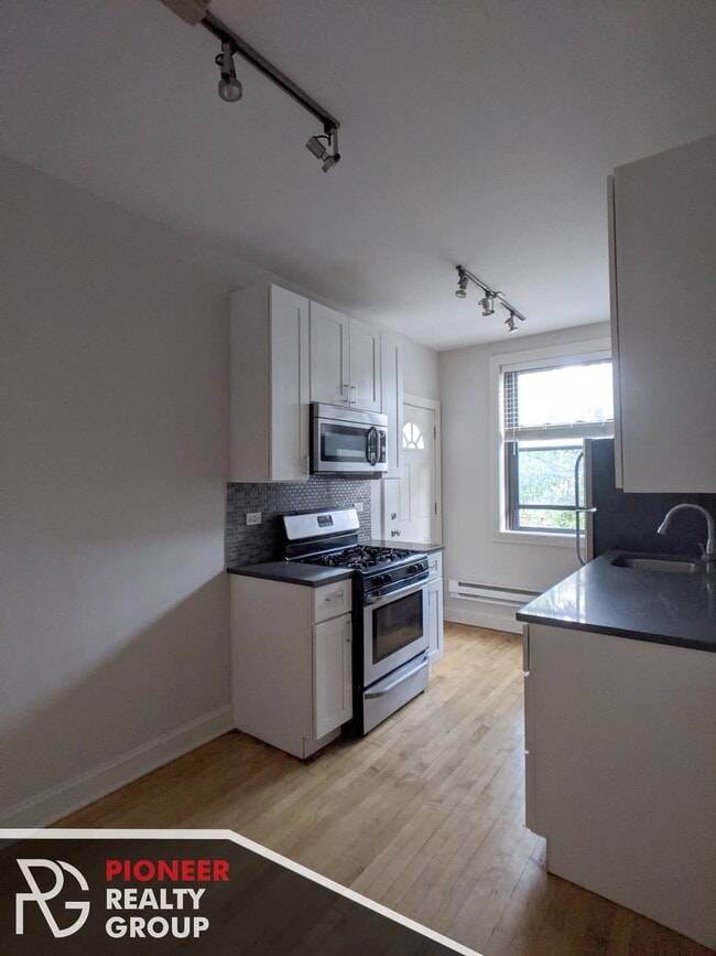 Photo - 2329 N Rockwell St Unit 2319-A2