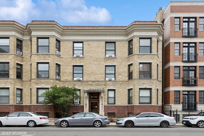 Photo - 2957 N Halsted St House