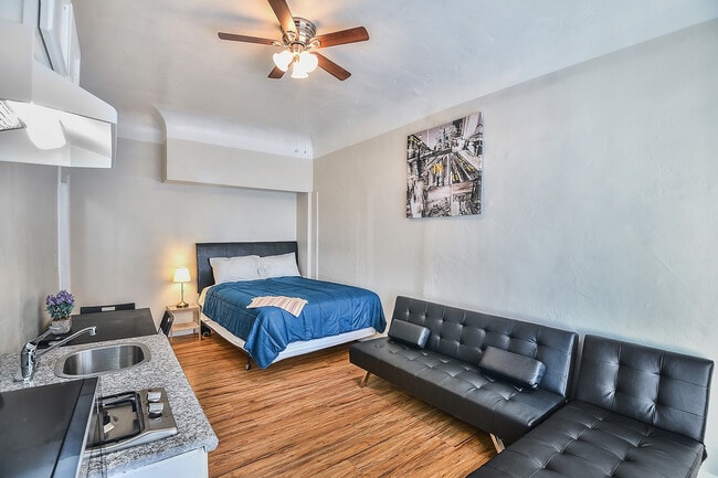 Building Photo - 727 S Alvarado St Unit 203 Rental