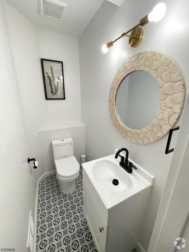 Building Photo - 18 Dartmouth Ave Unit 1A Rental