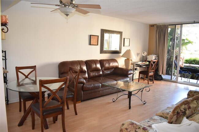 Building Photo - 1350 SE 3rd Ave Unit 102