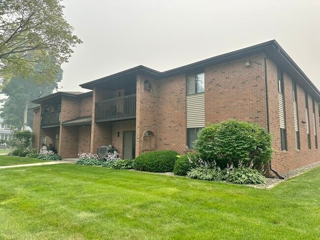 Photo - 230 Robbins St
