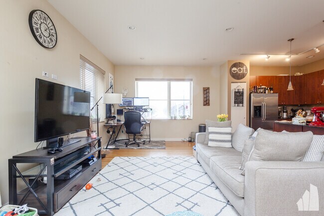 Photo - 648 W 16th St Unit 1