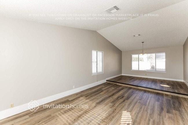 Photo - 610 E Eldorado Ln