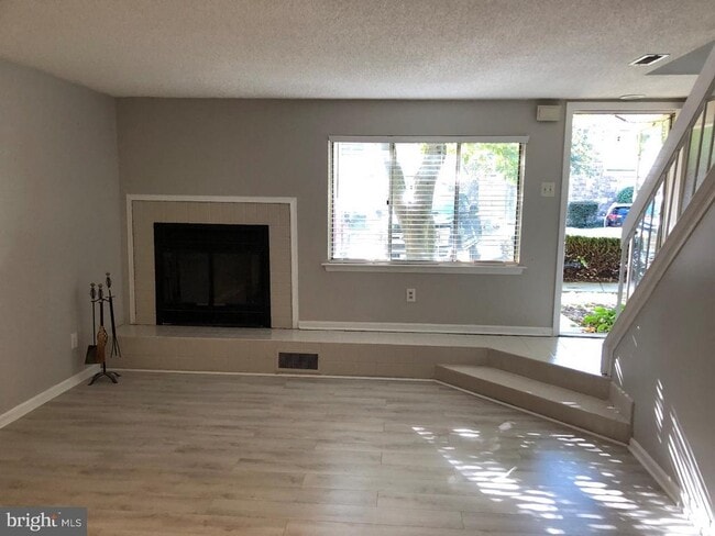 Photo - 309 Headhouse Ct