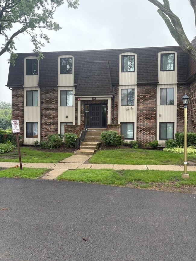 Building Photo - 835 Waterview Cir Unit 5