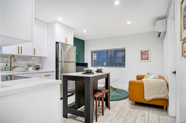 Photo - 1720 SW 11th St Unit 2