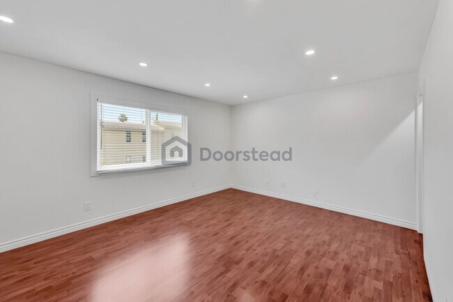 Photo - 405 Pioneer Dr Unit 10