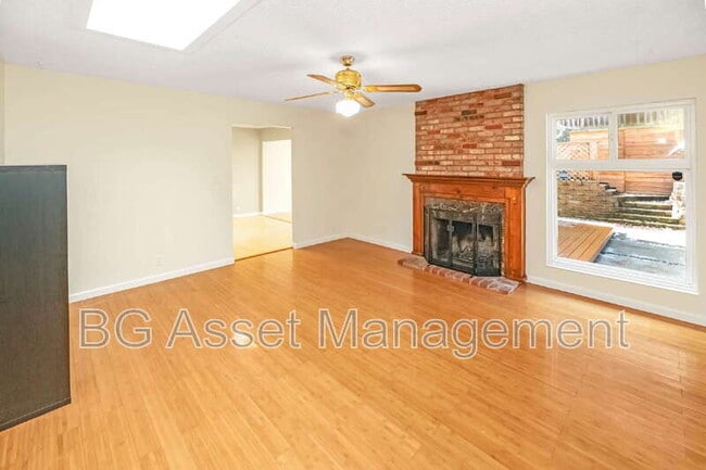 Photo - 1550 Kildare Way