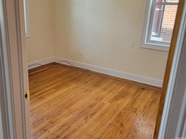 Photo - 102-11 135th St