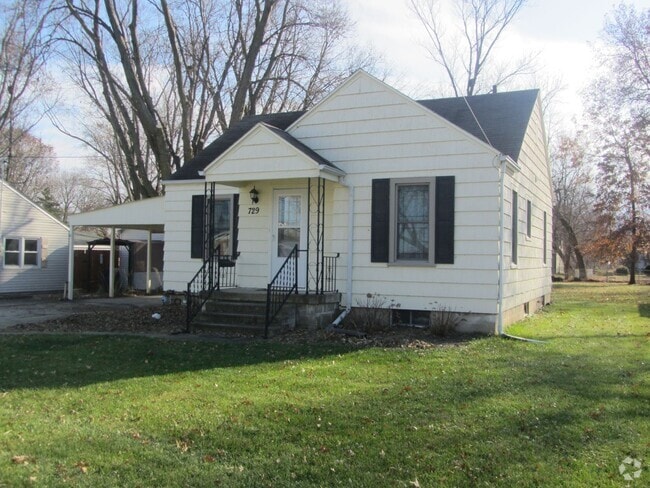 Building Photo - Very sharp 2 BR house in Normal