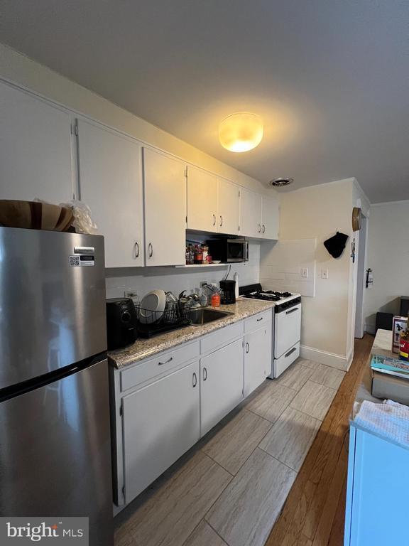 Building Photo - 200 Nassau St Unit 2 Rental